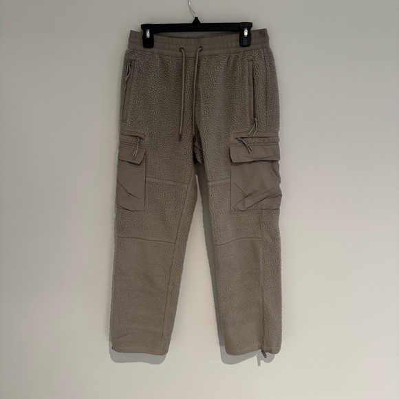 Pacsun Grey Fleece Cargo Pants Size Small Like New - Picture 1 of 2